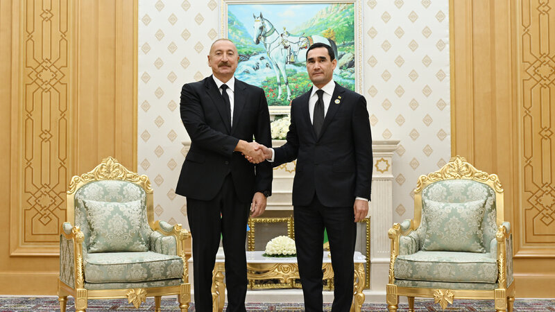 Türkmənbaşıda İlham Əliyevin Türkmənistan Prezidenti ilə görüşü oldu