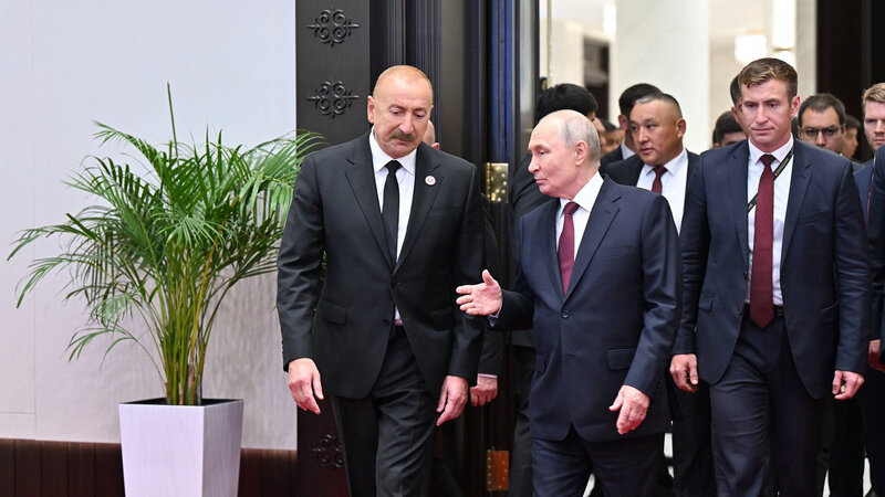 Putin MDB sammitində İlham Əliyevlə ayaqüstü söhbət edib