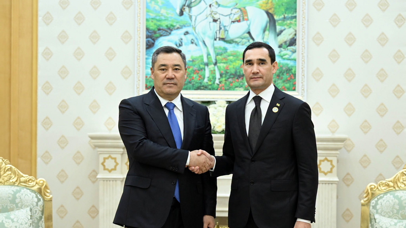 Japarov Türkmənbaşıda Berdiməhəmmədovla görüşüb