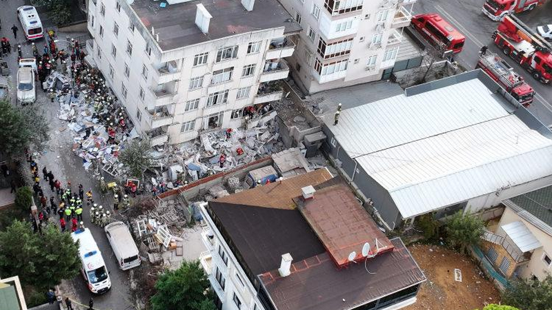 İstanbulda binanın çökməsi nəticəsində ölən və yaralananlar var
