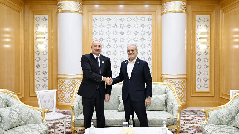 Türkmənbaşı şəhərində Prezident İlham Əliyevin İran Prezidenti ilə görüşü keçirilib -