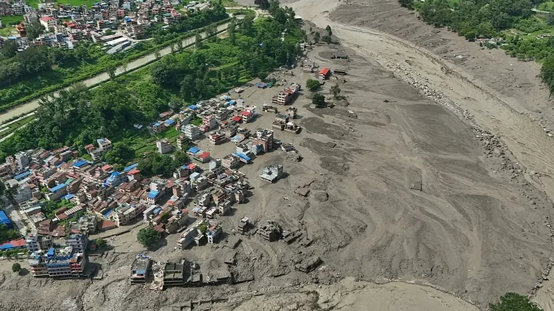 Nepaldakı daşqın 4 nəfəri itkin salıb