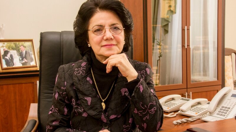 Firəngiz Əlizadə: Məktəb yaşlı uşaqların geyimi məsələsinə vahid yanaşmanın tərəfdarıyam