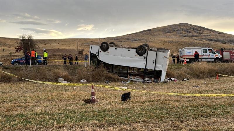Türkiyədə avtobus aşdı -