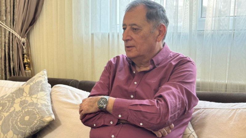 Baba Vəziroğlu: Məktəblərdə vahid forma qərarı çoxdan verilməli idi