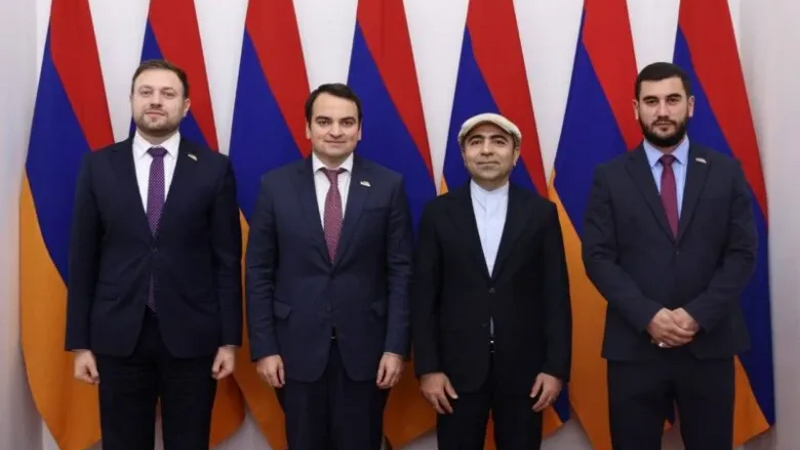İran səfiri Karapetyanla “Tramp marşrutu” və sülh prosesini müzakirə edib