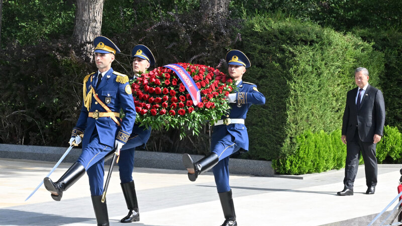 Kambocanın Baş naziri Fəxri xiyabanda Ümummilli Lider Heydər Əliyevin məzarını ziyarət edib