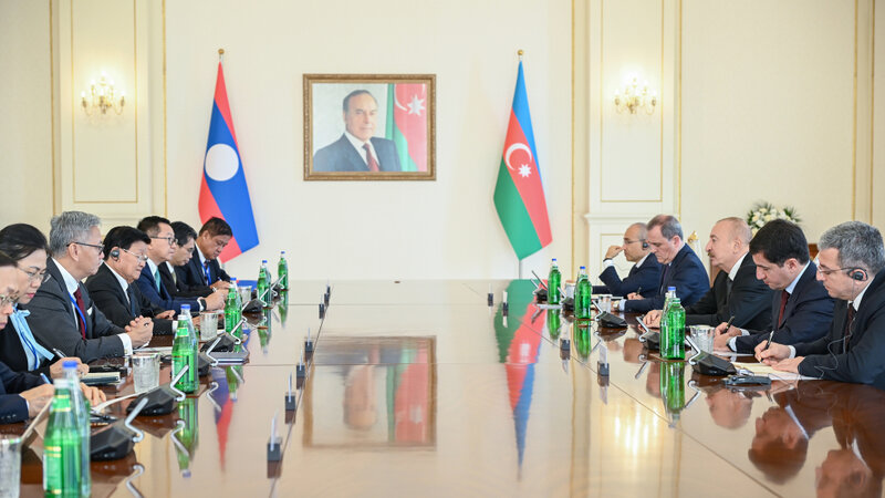 İlham Əliyevin Laos Prezidenti ilə geniş tərkibdə görüşü oldu