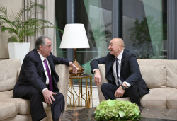 Prezident İlham Əliyev Tacikistan Prezidenti ilə görüşdü -