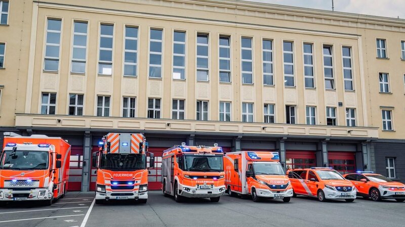 KİV: Berlində polis və yanğınsöndürmə xidmətinin texnikası sıradan çıxır