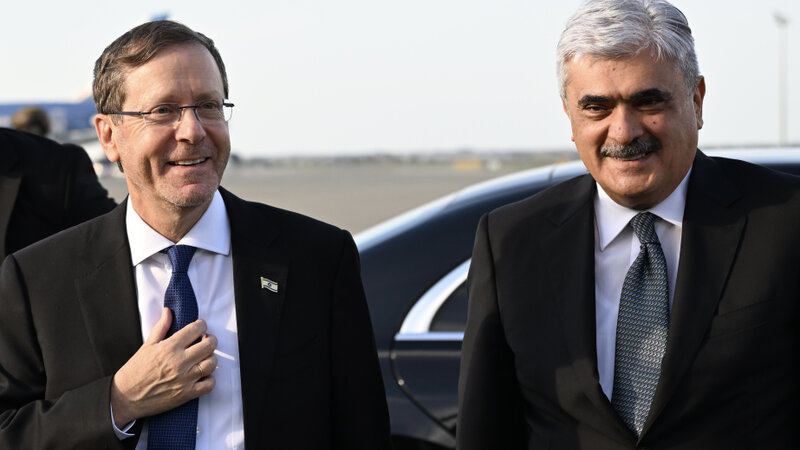 İsrail Prezidenti İsxaq Hersoq Azərbaycana səfərə gəldi