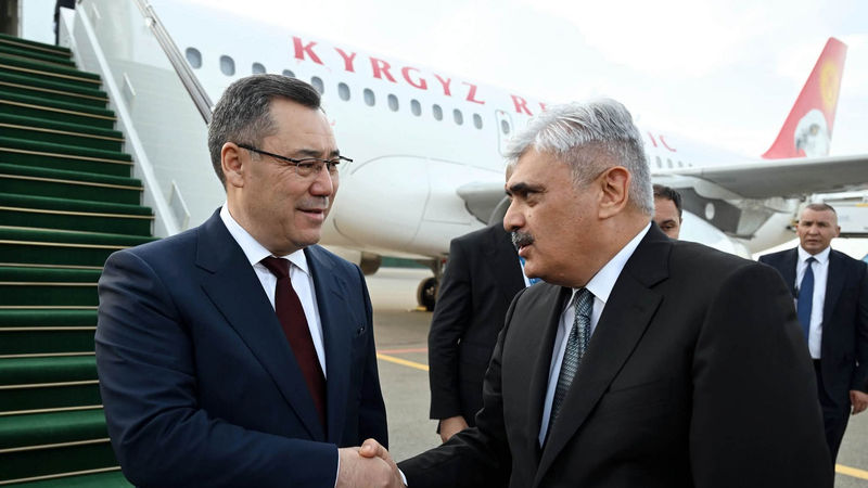 Sadır Japarov Azərbaycana gəldi