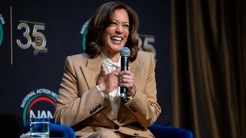 Kamala Harris yenidən prezidentliyə namizədliyini irəli sürmək imkanını nəzərdən keçirir