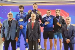 Azərbaycan ağırlıqqaldıranı Avropada 3 medal qazandı