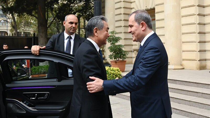Ceyhun Bayramov çinli həmkarı ilə regional təhlükəsizliyi müzakirə etdi -