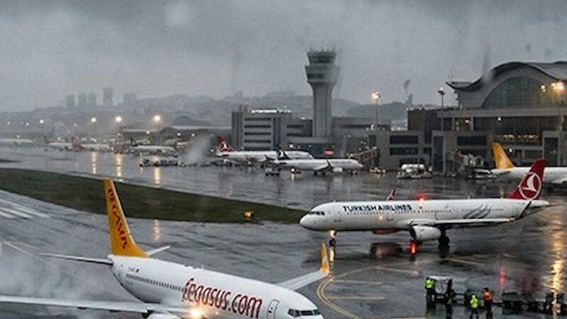 İstanbulda güclü fırtına: 40-dan çox təyyarə başqa hava limanlarına yönləndirilib