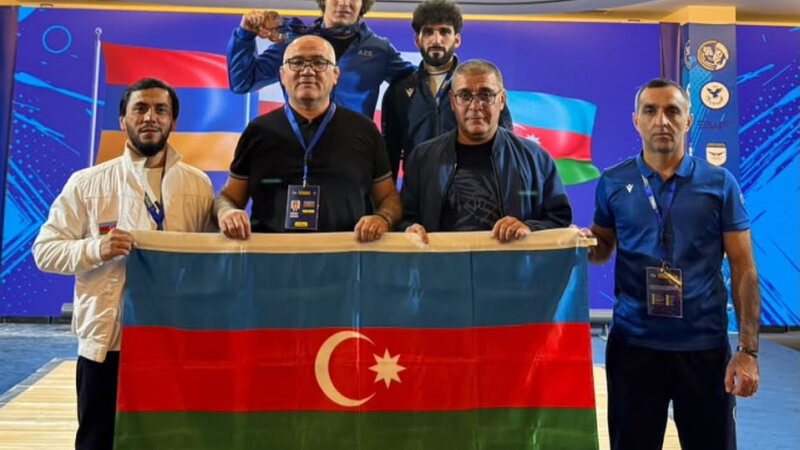 Azərbaycan ağırlıqqaldıranı Avropada üç bürünc medal qazandı
