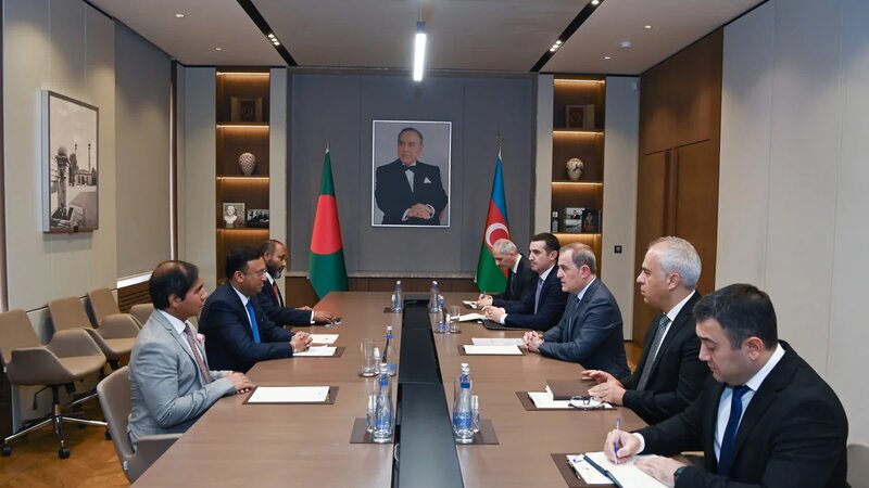 Ceyhun Bayramov banqladeşli həmkarı ilə görüşüb