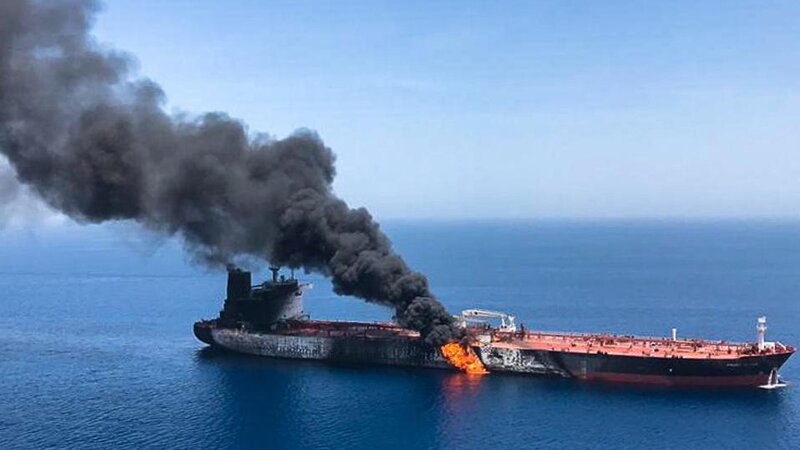 Hörmüz boğazında 2 milyon barel neft daşıyan supertanker partlayıb