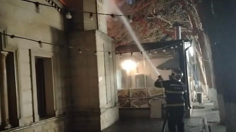 Xırdalanda yaşayış kompleksində yanğın başlayıb – FOTO