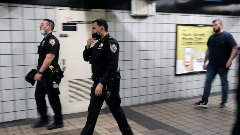 Nyu-York metrosunda silahlı hücum: