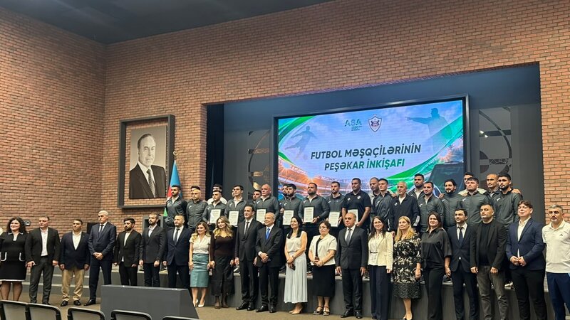 “Qarabağ”ın akademiyasının məşqçiləri təltif olundular