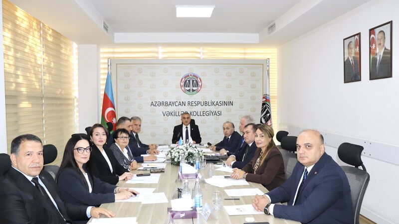 2 vəkilə töhmət verildi, 4 vəkilə xəbərdarlıq edildi -