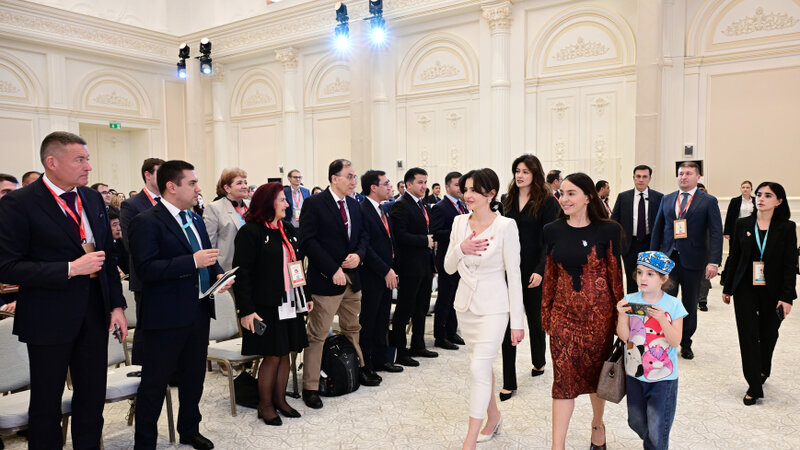 Leyla Əliyeva uşaqlarda onkoloji xəstəliklərlə mübarizədə qlobal əməkdaşlığın əhəmiyyətindən danışdı