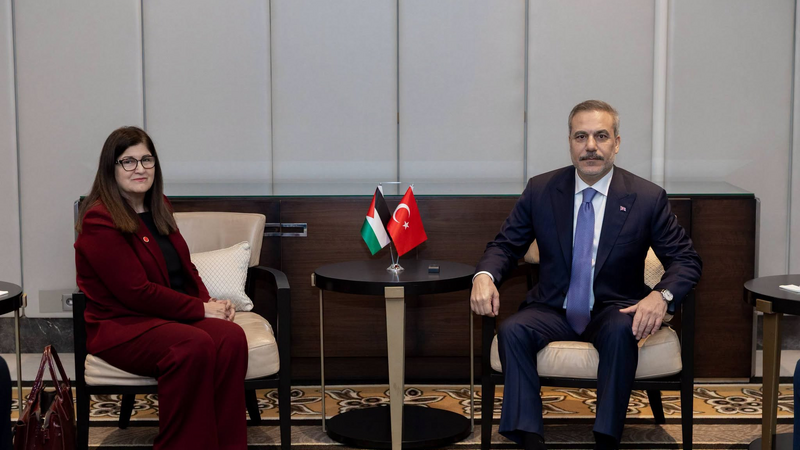 Hakan Fidan İstanbulda Ağabekyanla görüşdü