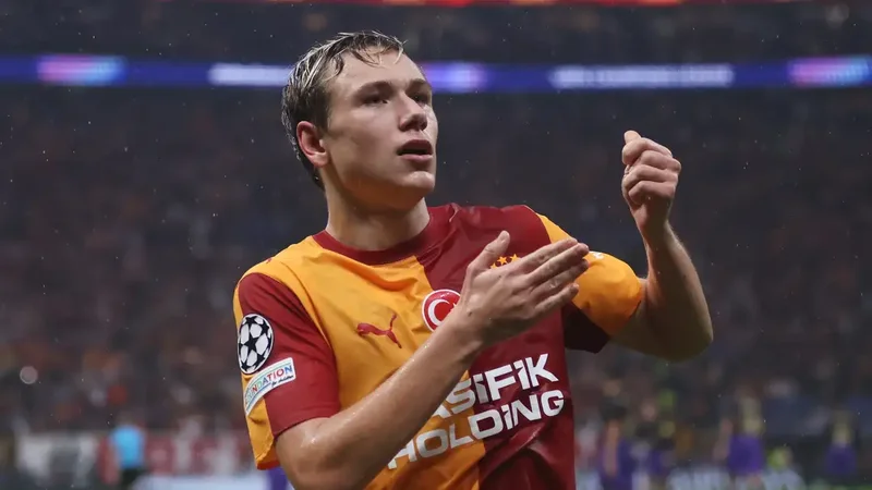 Premyer Liqa klubları “Qalatasaray”ın futbolçusu üçün hərəkətə keçdi