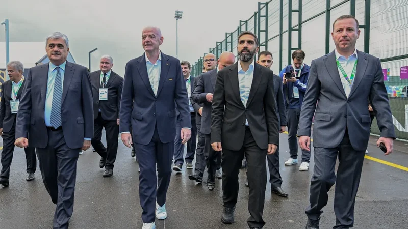 İnfantino və AFFA rəhbərliyi Hövsan Yarış Kompleksini ziyarət ediblər