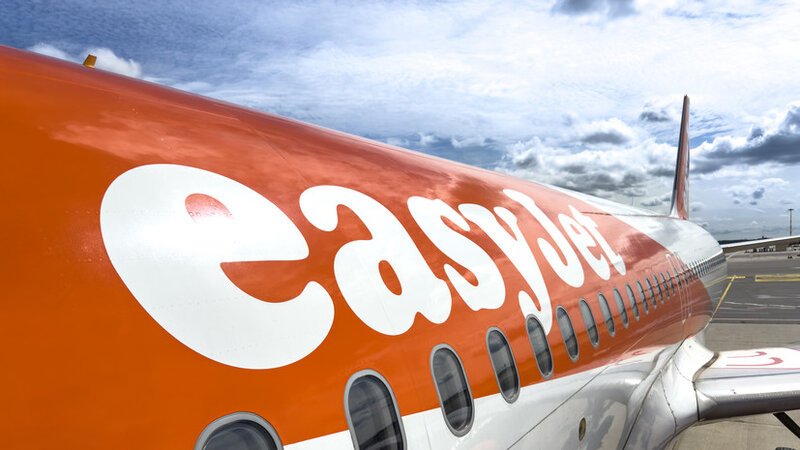 Təcili siqnal verən easyJet təyyarəsi Londonda eniş edib