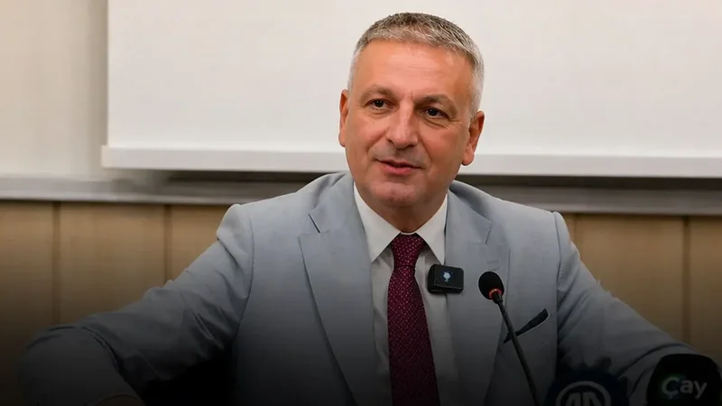 Oqtay Saral vəzifəsindən azad edildi