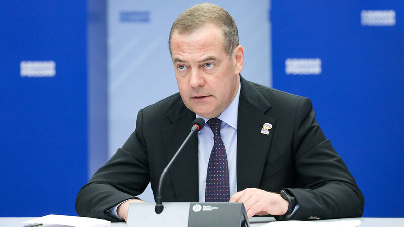 Medvedev: Qərb ölkələri Rusiyaya qarşı 30 mindən çox sanksiya tətbiq edib