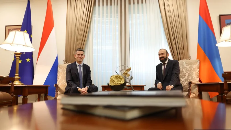 Niderland və Ermənistan xarici işlər nazirlərinin təkbətək görüşü oldu