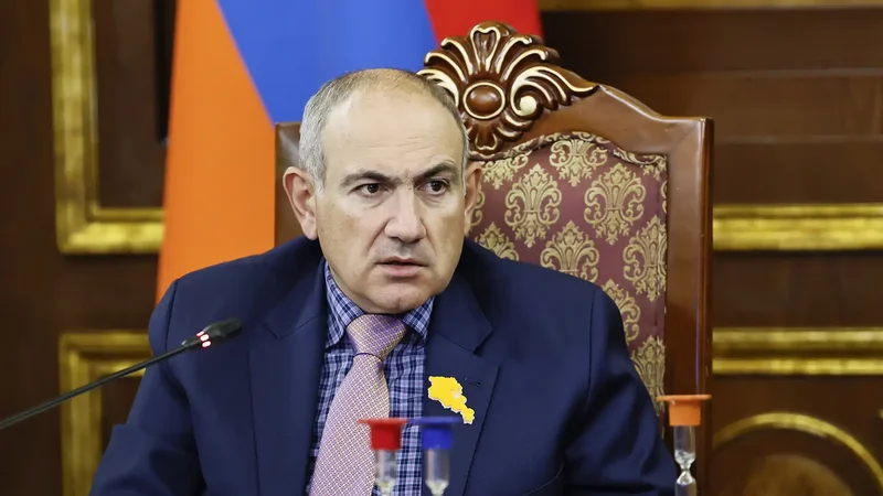 Paşinyan: Konstitusiyanı dəyişdirmək üçün erkən seçkiyə ehtiyac olmayacaq