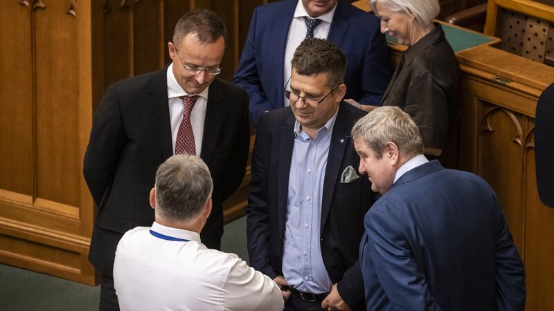 Orban hökumətinin sabiq nazirləri həbsdə qalacaq