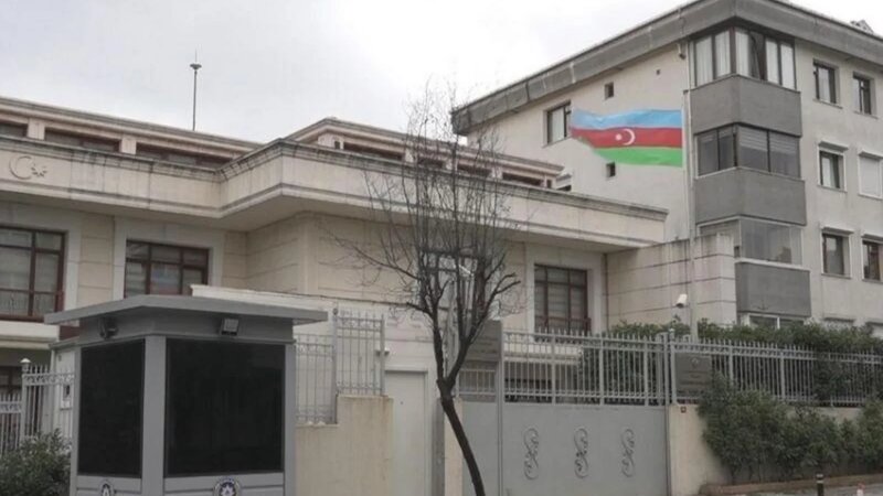 Azərbaycanın Türkiyədəki səfirliyi Cümhuriyyətin 103-cü ildönümü ilə bağlı paylaşım etdi