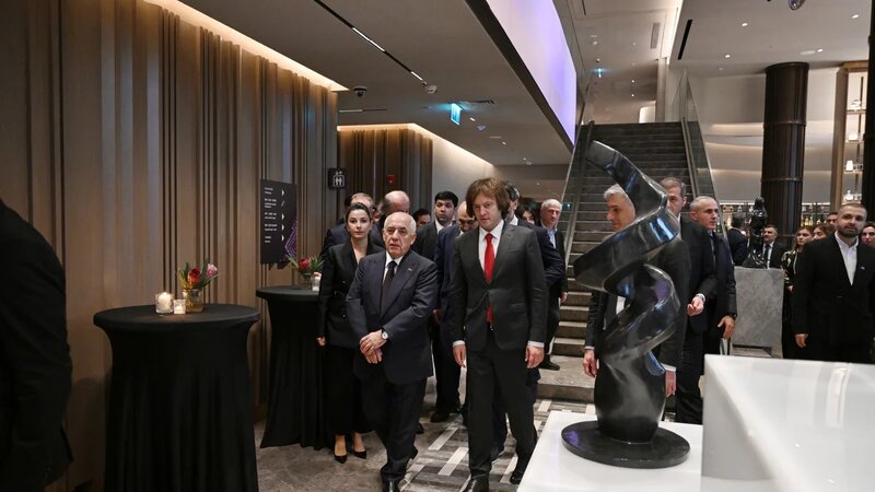 Əli Əsədov Gürcüstanda hotel açılışında iştirak etdi -