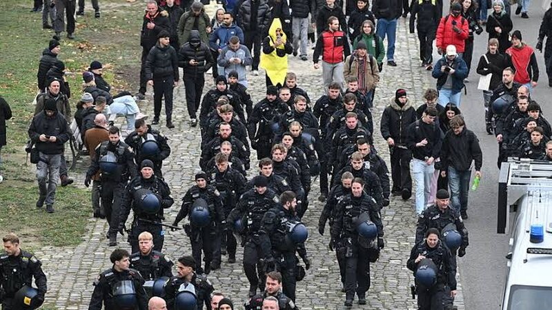 Berlində etiraz aksiyaları 27 polisin xəsarət alması ilə nəticələnib