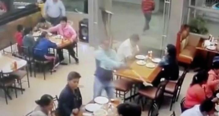 Restorana silahlı basqın - VİDEO/18+