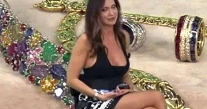 Ehtiraslı və seksual aparıcı izlənmə rekordu qırdı - VİDEO