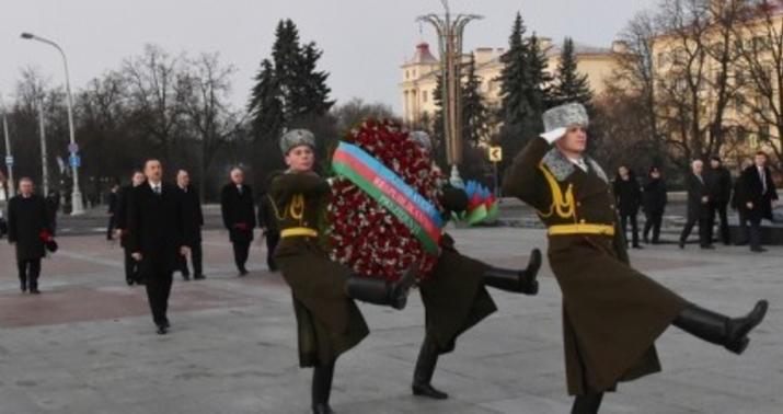 İlham Əliyev Minskdə "Qələbə" meydanını ziyarət edib - FOTO
