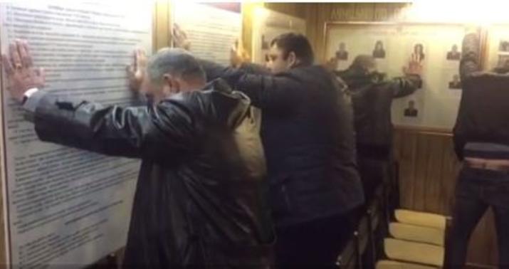 Rusiyada "sxodka"ya basqın: 4 qanuni oğru saxlanıldı  - VİDEO