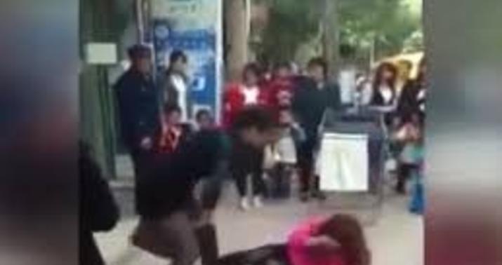 Yetuk lezbiyen ona porno