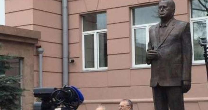 Moskvada Jirinovskinin heykəli ucaldıldı - FOTO