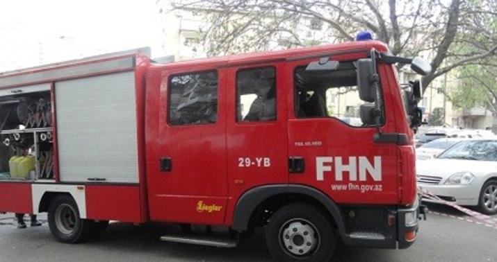 Abşeronda köşk yandı
