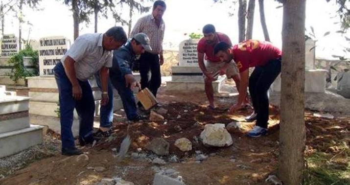 Özgecanın qatilin məzarı Türkiyədə qalmaqal yaratdı