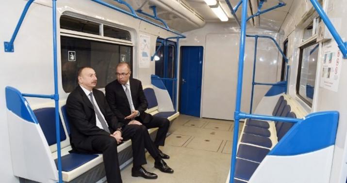 İlham Əliyev metroya mindi - FOTO