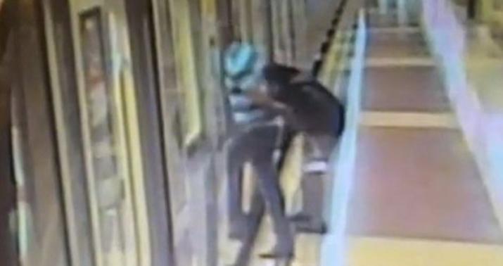 İspaniya metrosunda abırsızlıq - VİDEO